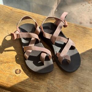 Chaco Z/Cloud in the Metallic Rose Women’s size 9, great condition